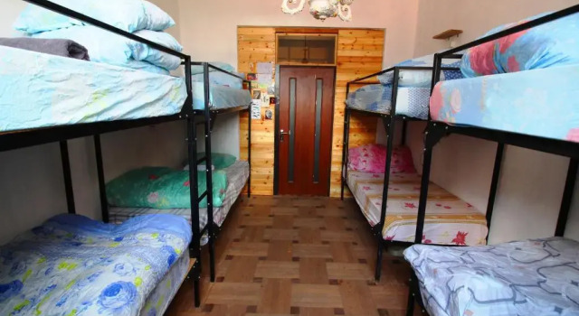 Кровать в общем номере Sheni Hostel