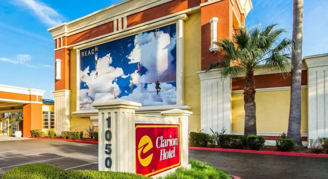 Holiday Inn Concord, Забронировать Отель Конкорд Область залива Сан-Франциско, рядом с Торговый центр Sunvalley