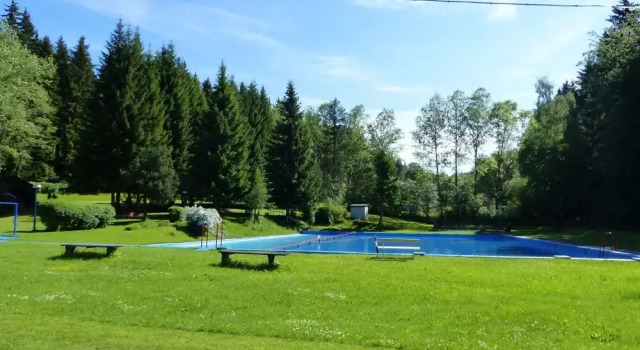 Апартаменты Cozy Ski Base with Garden