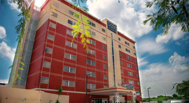 Four Points by Sheraton Queretaro Norte, Забронировать Отель Салитре Керетаро, рядом с Uptown Center Queretaro