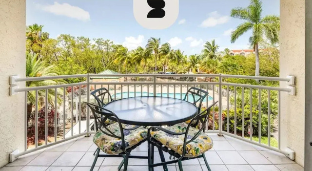 St Martin Suite Beautifully Updated Pool View, Забронировать Апартаменты/квартира Ки-Уэст Национальный парк Dry Tortugas, рядом с Key West Tropical Forest and Botanical Garden
