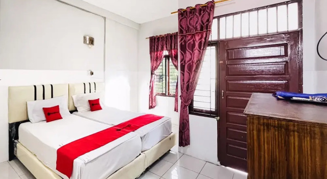 Номер Standard RedDoorz Syariah at Wisma Kampung Baru Rantauprapat