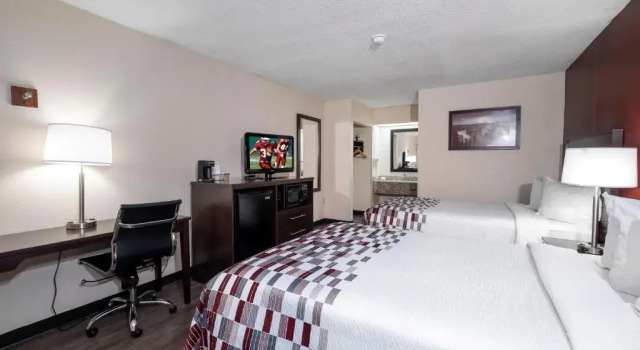 Четырёхместный номер Deluxe Red Roof Inn Prattville