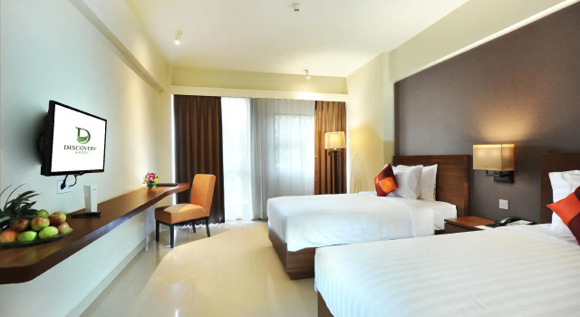 O podwyższonym standardzie dwuosobowy pokój Discovery Hotel & Convention Ancol