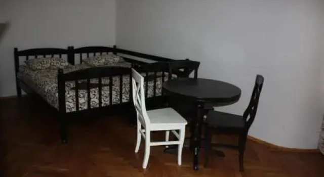 Hostel 12 chairs, Забронировать Хостел Хостелы Львова, рядом с Музей древней украинской книги, Хостел