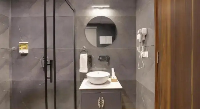 Двухместный номер Luxury The Hoften Sukh Vasa, Sector 51 & Golf Course Ext Road