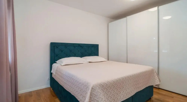 Awesome Home in Zrnovnica With Wifi, 4 Bedrooms and Outdoor Swimming Pool, Rezerwuj Hotel Žrnovnica Split Region