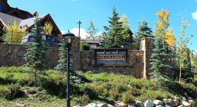 Номер Grand с балконом Grand Timber Lodge