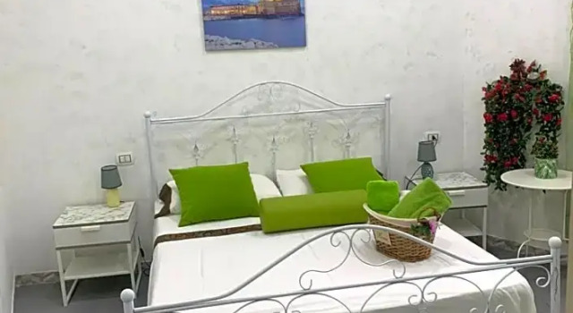 B&B Richard, Забронировать Отель «постель и завтрак» Отели Неаполя с парковкой, рядом с Кафедральный собор Неаполя, Парковка