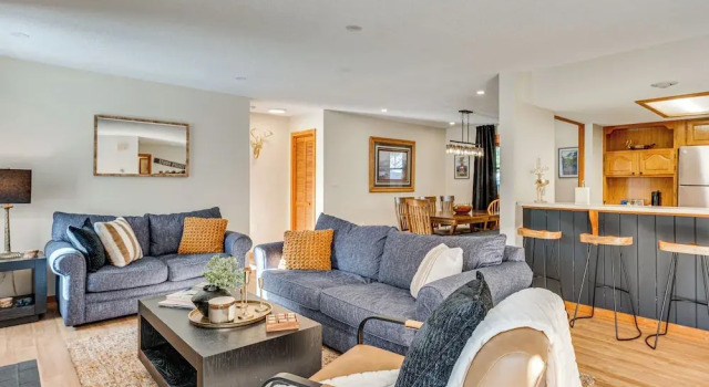 Riverfront Lincoln Condo w/ Patio + Pool Access!