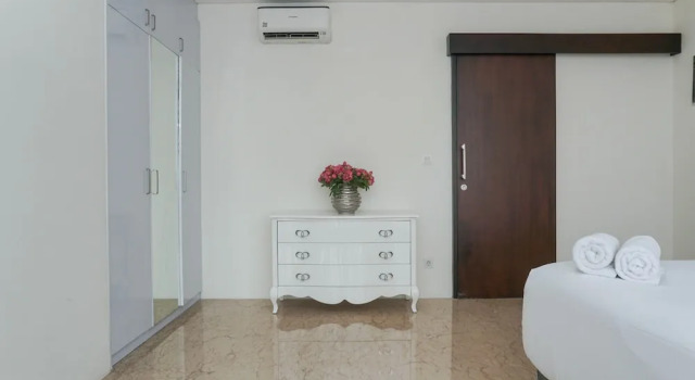 Апартаменты Luxury Design 1BR L'Avenue Apartment near Pancoran