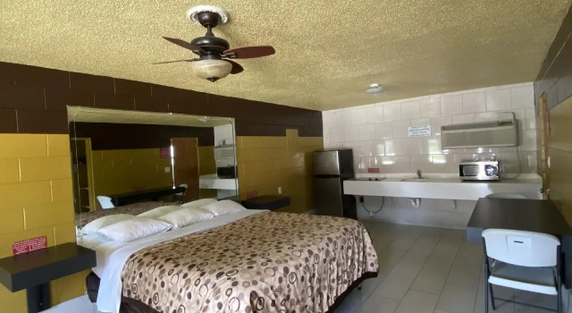 Savannah Inn and Suites