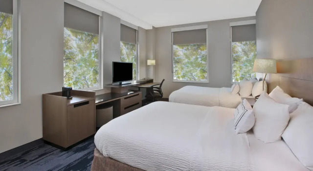 Четырёхместный номер Standard Fairfield Inn & Suites by Marriott Milwaukee Downtown