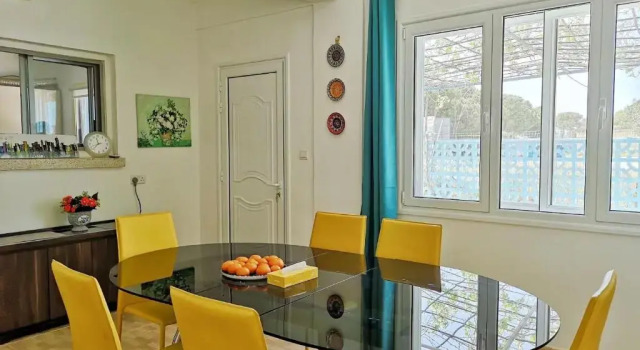 Coral Bay Villa .5 bedrooms.1 minute walk to the beach