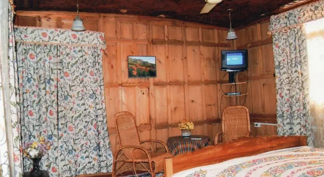 New Buckingham Palace Houseboat, Забронировать Отель Сринагар Jammu & Kashmir Ski