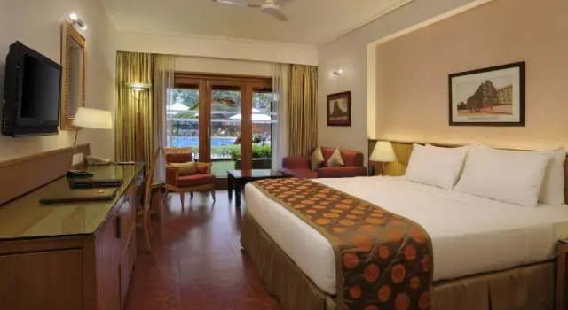 Одноместный номер Standard с балконом и с видом на бассейн DoubleTree by Hilton Hotel Goa - Arpora - Baga