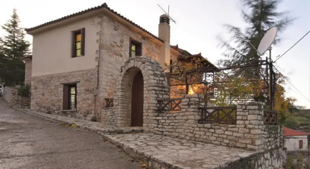 Коттедж St. John Traditional House