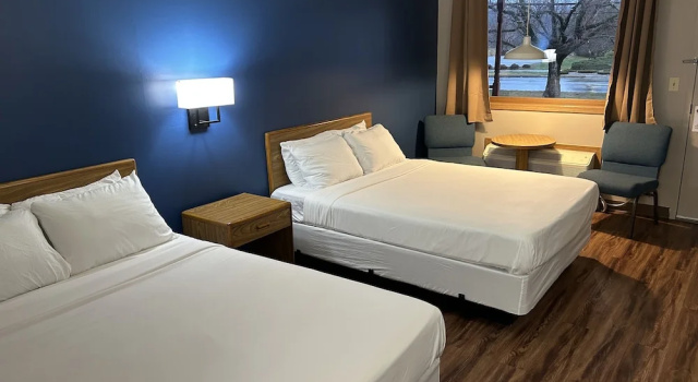 Четырёхместный номер Standard Valley Inn and Suites