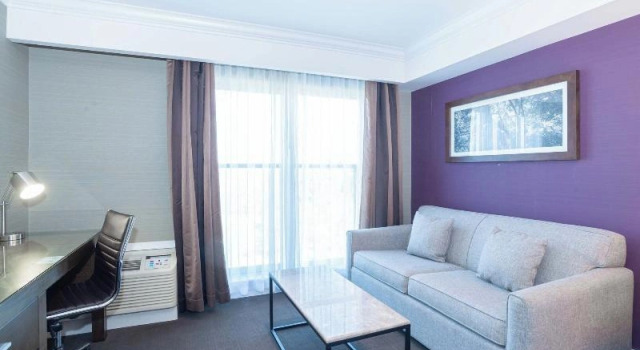 Двухместный номер Grand Sandman Signature Kamloops Hotel