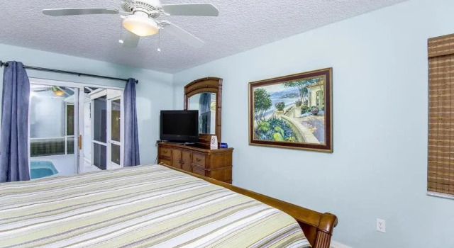 Avery's Beach Bungalow by Distinctive Beach Rentals, Book Feriehus Hoteller i Butler Beach med pool, Swimmingpool
