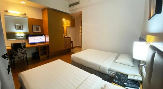 Двухместный номер Superior Crown Garden Hotel