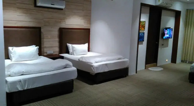 Prasang Presidency, Rezerwuj Hotel Sātej Gujarat