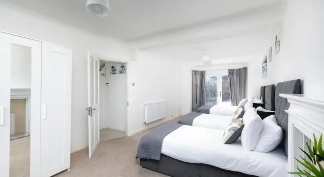 Skyvillion - Enfield 4bed House W Garden & Parking, Varaa Huoneisto Asunnot kohteessa Merseyside, Huoneisto