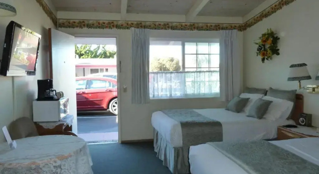 Четырёхместный номер Standard Sundown Inn of Morro Bay