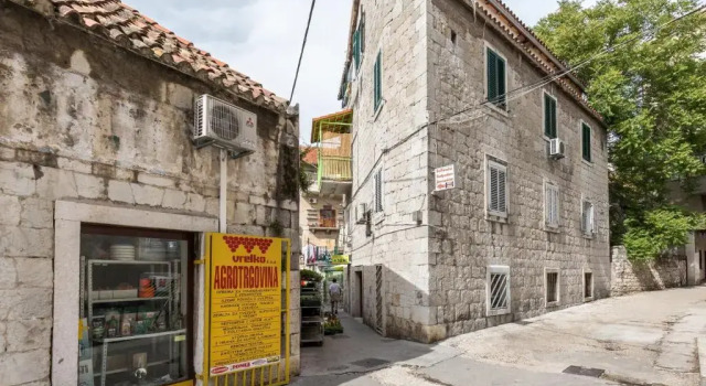 Bright & Modern 200m from DIOCLETIAN'S PALACE, Prenota Hotel Splitska 