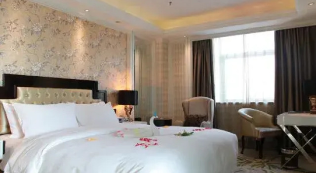 Люкс Executive Zhongzhou Intermega Hotel