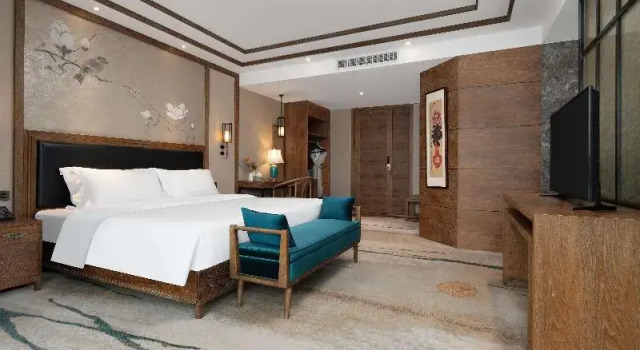 Люкс Superior с видом на город Grand Mercure Kunming South