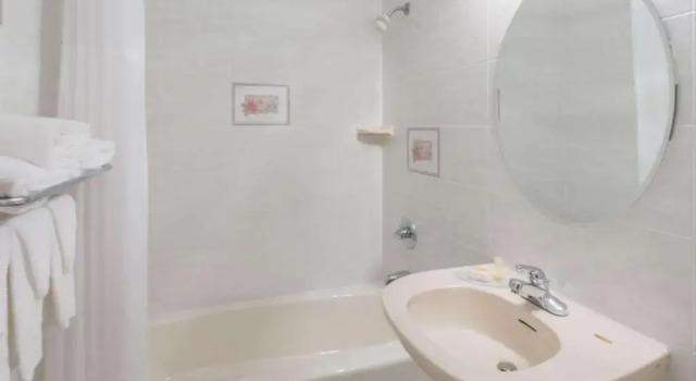Номер Standard Days Inn Hicksville - Long Island