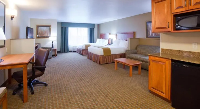 Двухместный люкс Holiday Inn Express Hotel & Suites Minneapolis SW - Shakopee by IHG