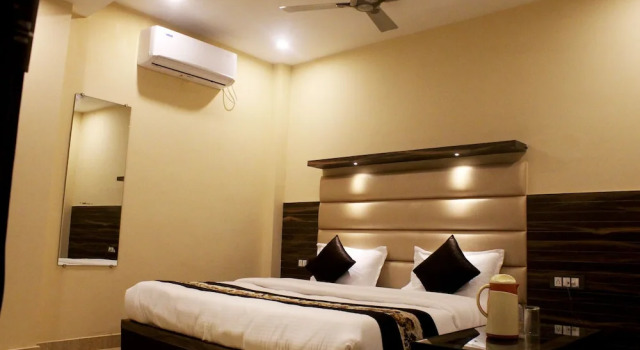 Двухместный номер Royal с видом на реку Perfectstayz Premium Ganga Heights - Ganga View rooftop cafe