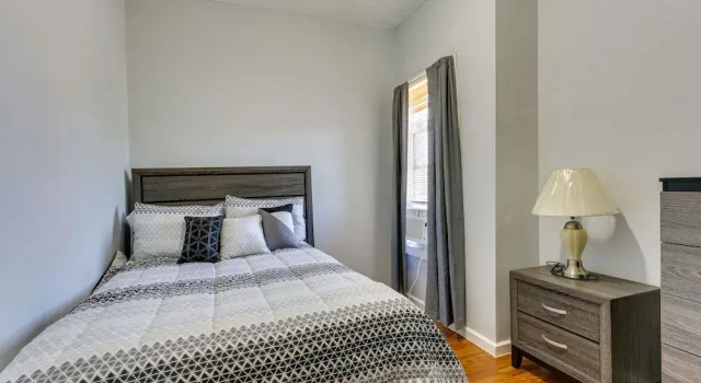 Sleek Newark Vacation Rental 12 Mi to Nyc!, Забронировать Апартаменты/квартира Отели Ньюарк с парковкой, рядом с Greater Mount Moriah Baptist Church, Парковка