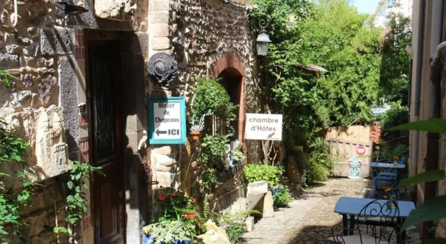 Люкс Les Ateliers dArt Modiste et formier