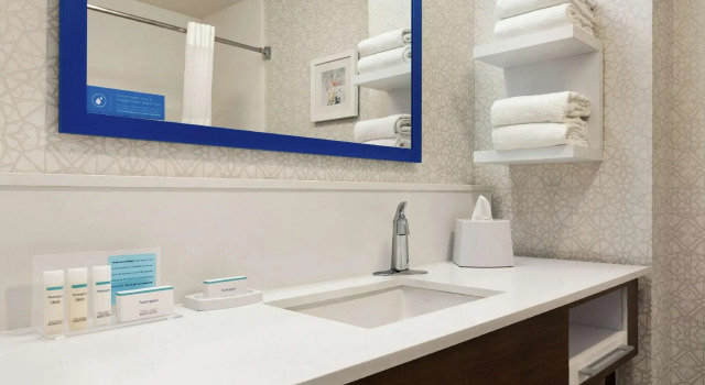 Четырёхместный номер Standard Hampton Inn Tracy