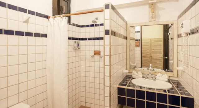 Четырёхместный номер Standard с балконом и с видом на сад Hotel Casa Colibri