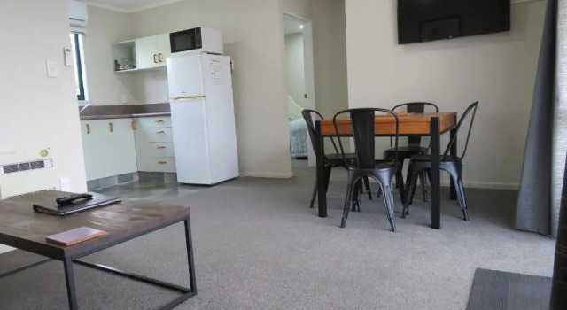 Апартаменты Executive Commodore Court Motel