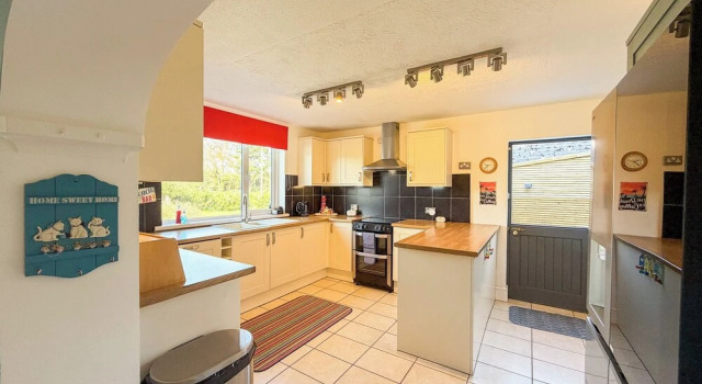 Коттедж Maytree Cottage - 4 Bedroom Holiday Home - Tenby