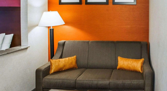 Четырёхместный люкс Spark by Hilton Indianapolis Northeast Fishers