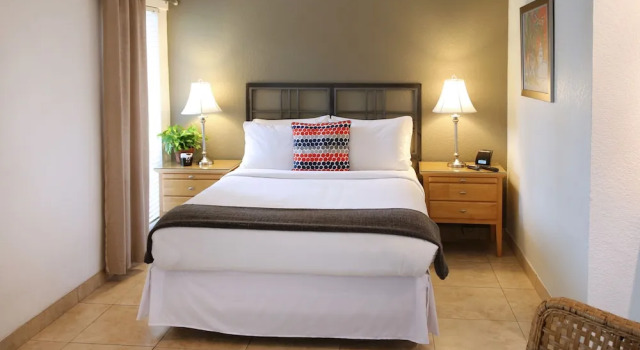 Двухместный номер Standard с видом на воду The Cabanas Guesthouse & Spa - Gay Resort catering to Gay Men