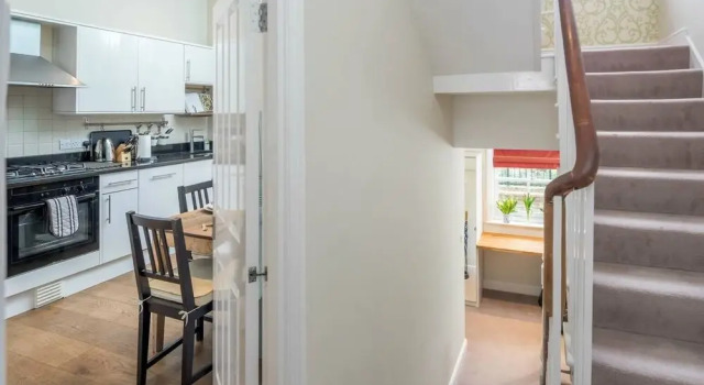JOIVY Bright Flat for 6, Near Victoria and Warwick sq, Забронировать Отель Отели Англии 3 звезды, 3*
