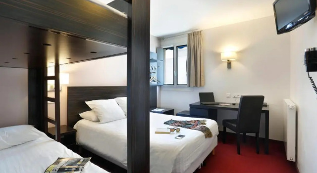 Четырёхместный номер Standard Grand Hotel Sénia - Paris Orly Airport