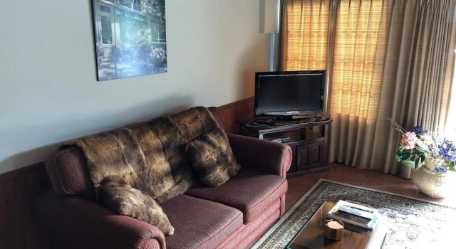 Chartré Manor B&B, Забронировать Отель «постель и завтрак» Отели Темс с бассейном, Бассейн