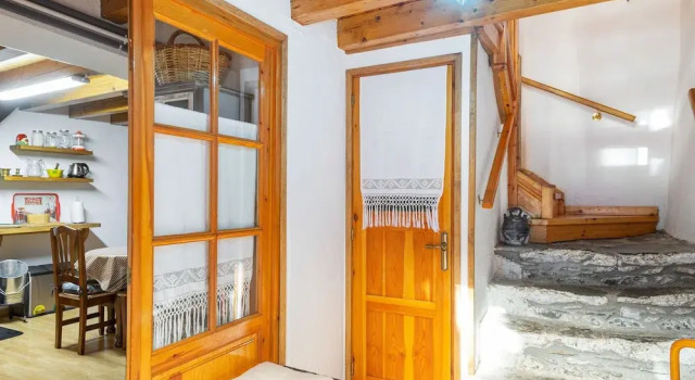 Captivating Mansion in Planolas With Balcony, Prenota Hotel Planoles Ripolles
