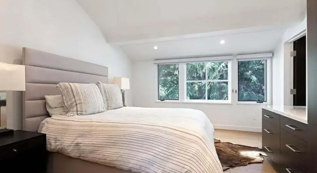 Номер Standard New Listing! West End Jewel - Steps to bus to 4 ski areas!(4860 3 Bedroom Condo by RedAwning