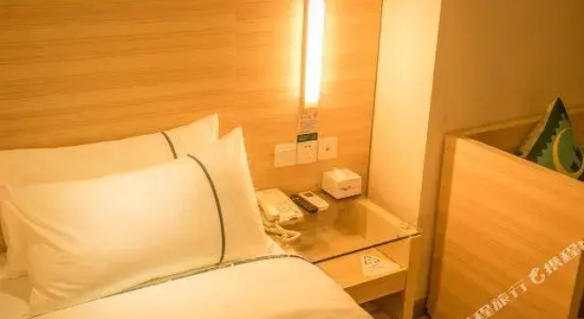 Люкс Deluxe City Comfort Inn (Huizhou Danshui High-speed Railway South Station)