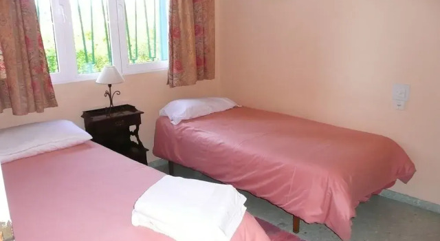 Villa Very Close to Seville With Beautiful Gardens and Pool, Забронировать Вилла Коттеджи провинции Севильи, Коттедж