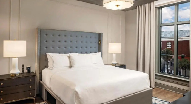 Двухместный люкс Deluxe c 1 комнатой с балконом Hilton Club Liberty Place Charleston